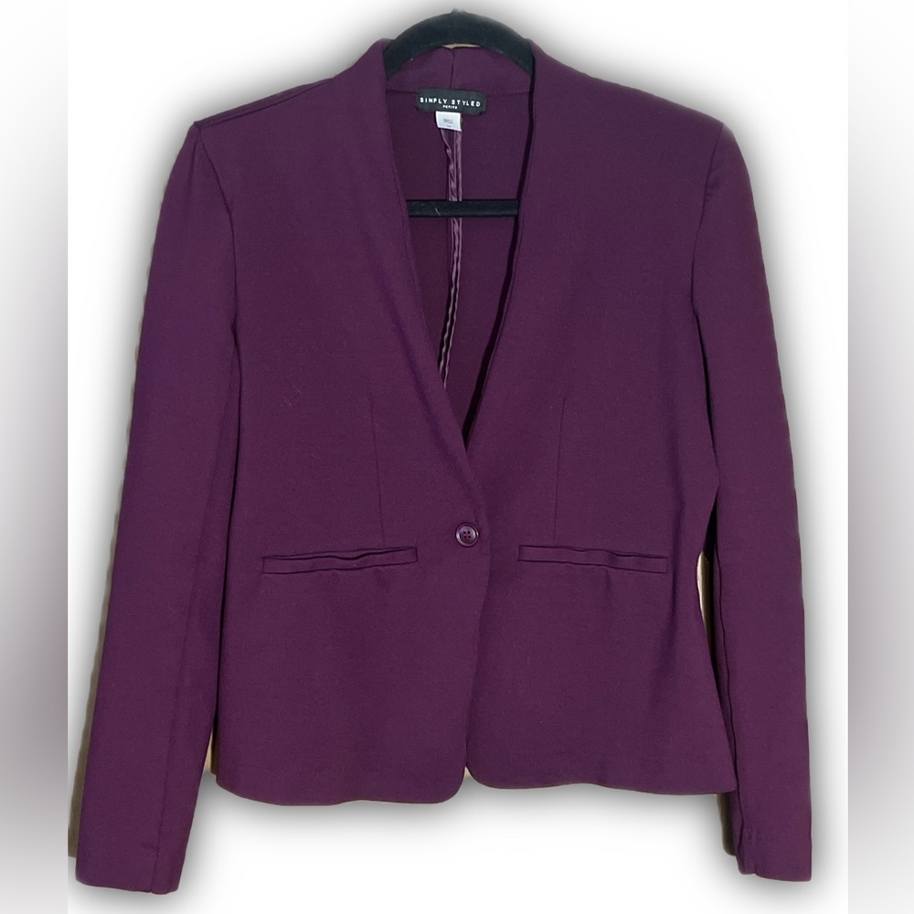 Simply styled, Petite/small, one button, purple blazer
